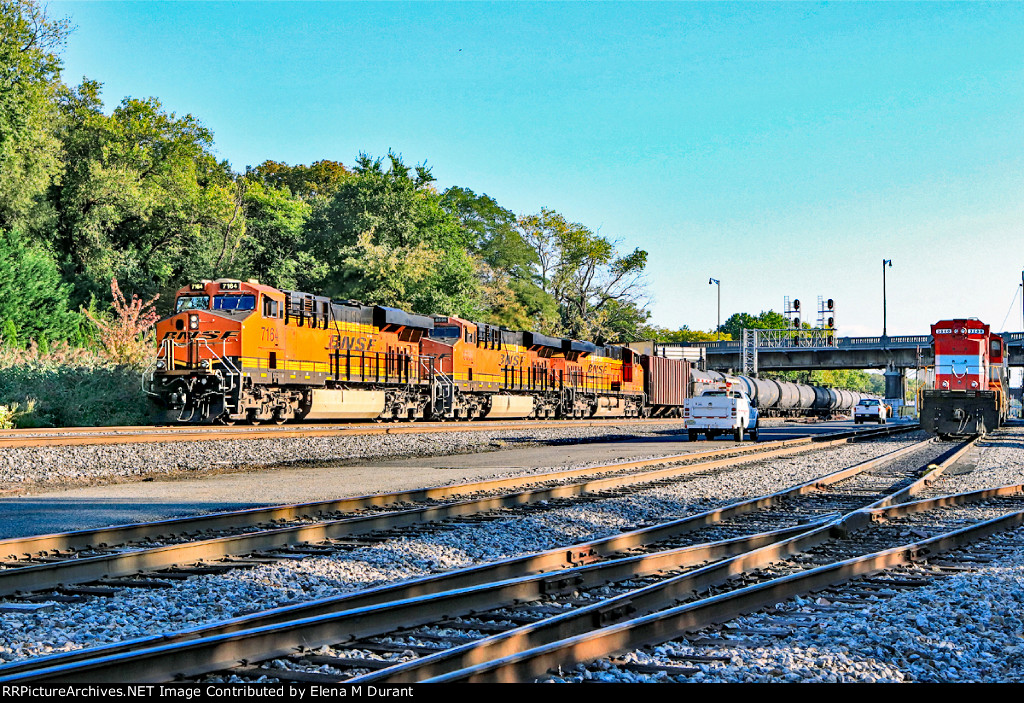 BNSF 7164 on B-122